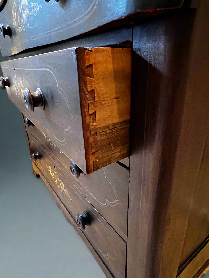 Antique 4 Drawer hand Painted Dresser w/2 Small Storage Compartments BG273-10