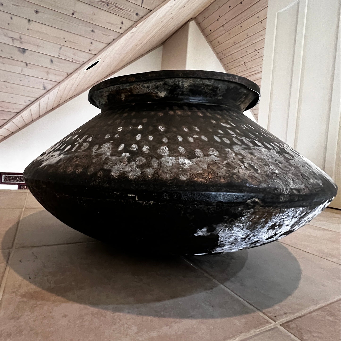 Hammered Metal Water Storage Pot BG273-26