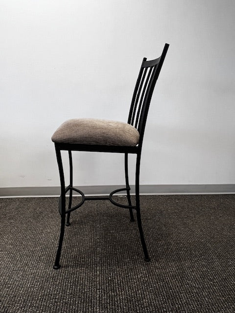 HobNob One Iron Counter Stool WDI224-7