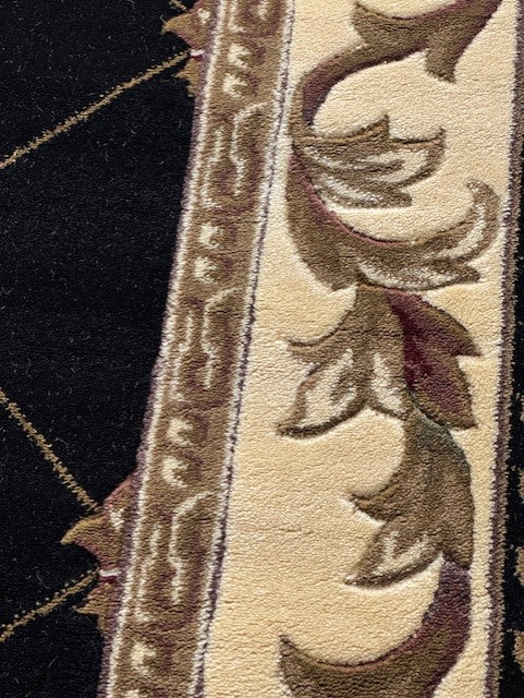 Corinthian 5' X 8' Black Fleur De Lis Diamond Bordered Indoor Area Rug FFE258-230