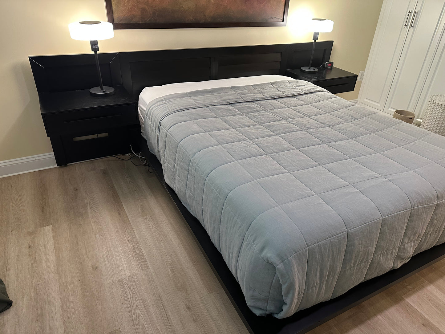 Copeland Furniture Moduluxe Platform Black Queen Bed w attached Nightstands LB-4