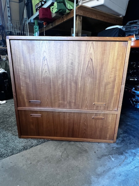 Mid Century Modern Teak Cabinet/TV Cabinet/Dry Bar DH250-1