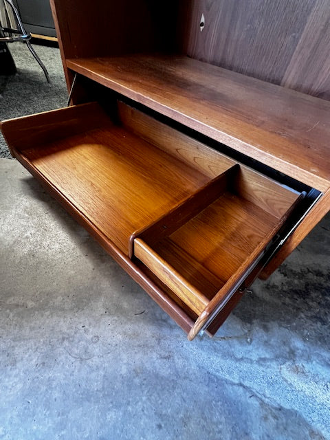 Mid Century Modern Teak Cabinet/TV Cabinet/Dry Bar DH250-1