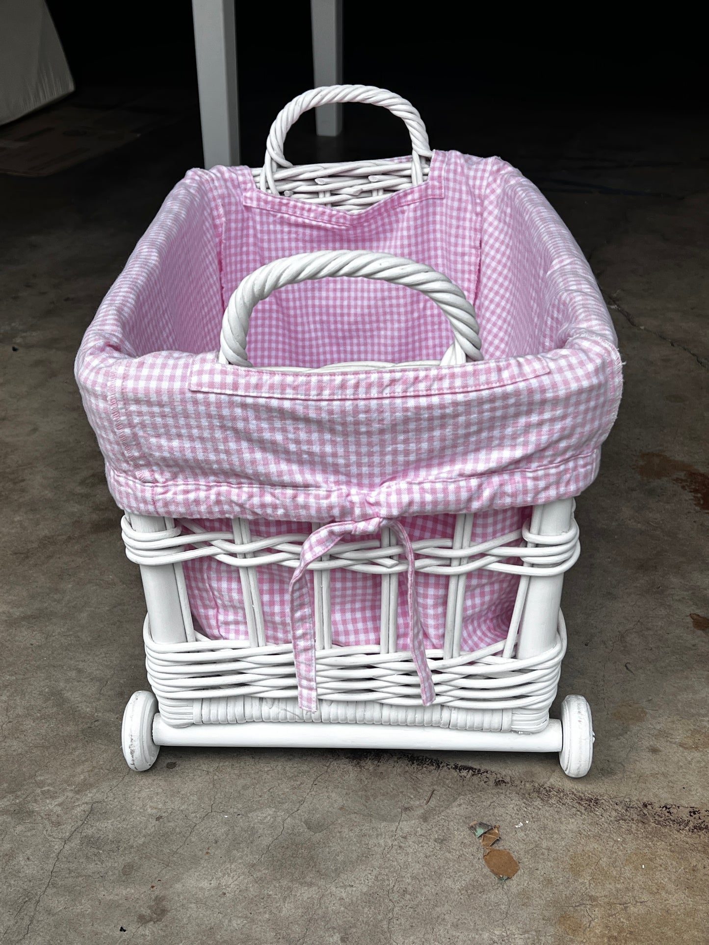 Pottery Barn Kids White Wicker Doll Crib w/Pink Gingham WM249-5