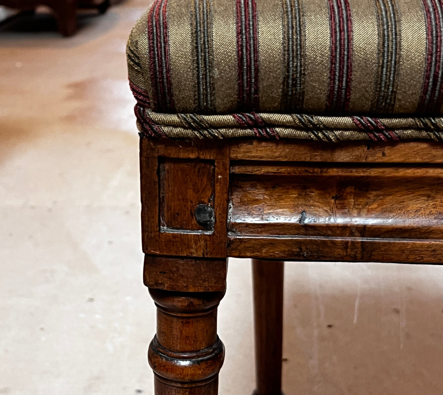 Pair of 2 Vintage Hepplewhite Style Wood Side Chairs MF269-14