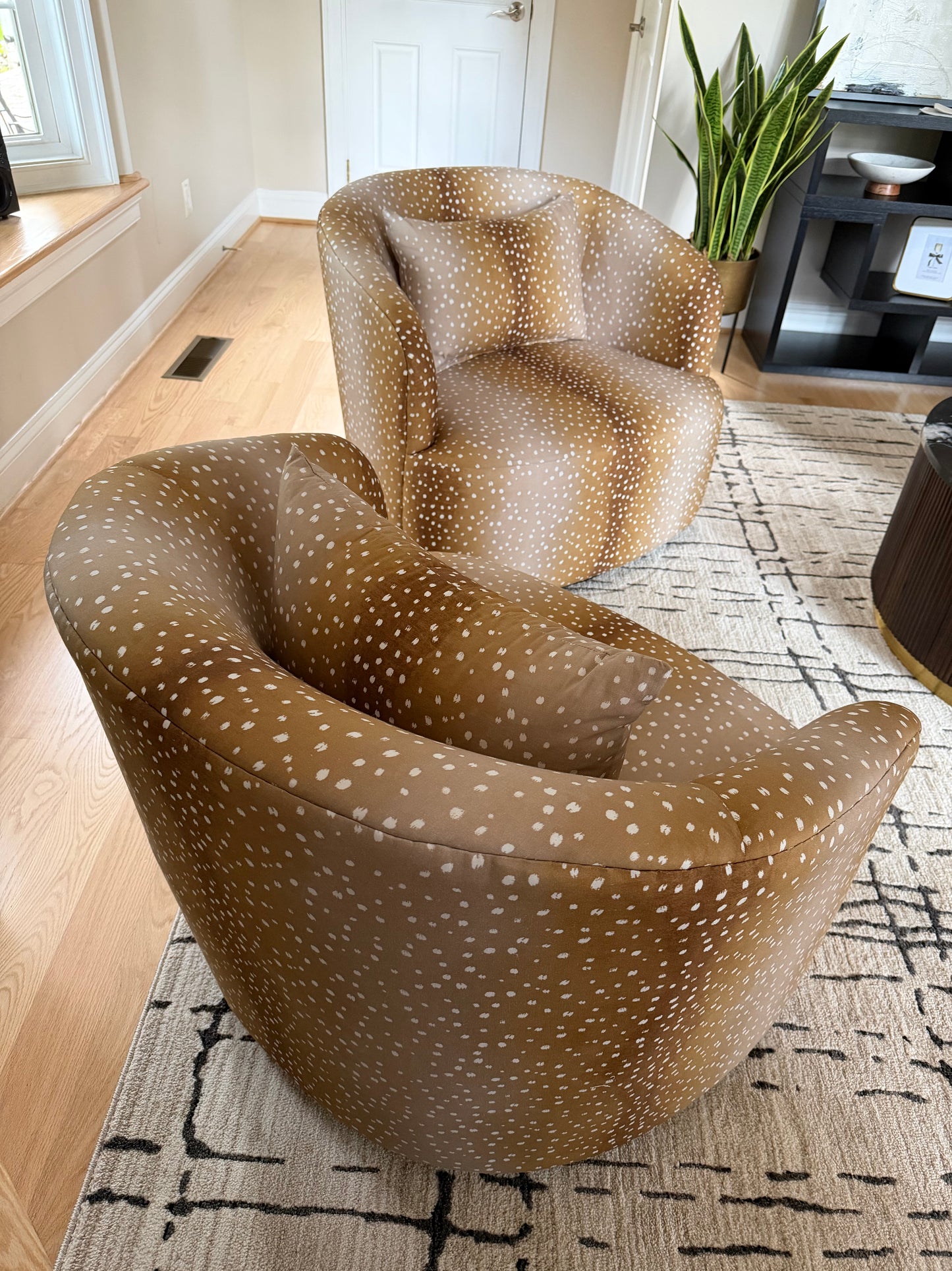 Pair (2) Havenly Deco Swivel Chairs in Faline Animal Print FFE-1582