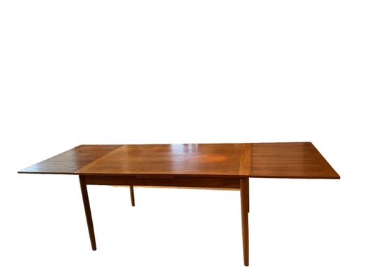 1960s Danish Teak Mid Century Modern Extension Dining Table KV232-17