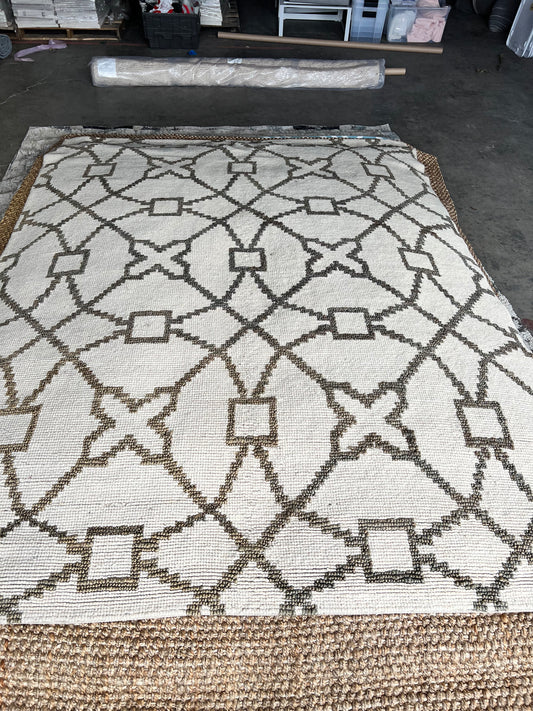 8 x 10 Cream and Taupe Area Rug HOP104-R1