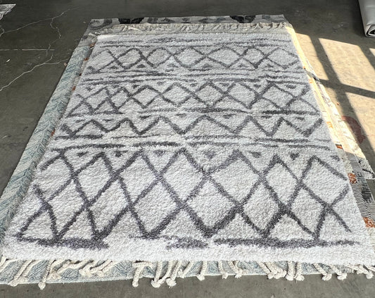 8 x 10 Renwil Primitive Graphic Grey and White Area Rug HOP104-R16