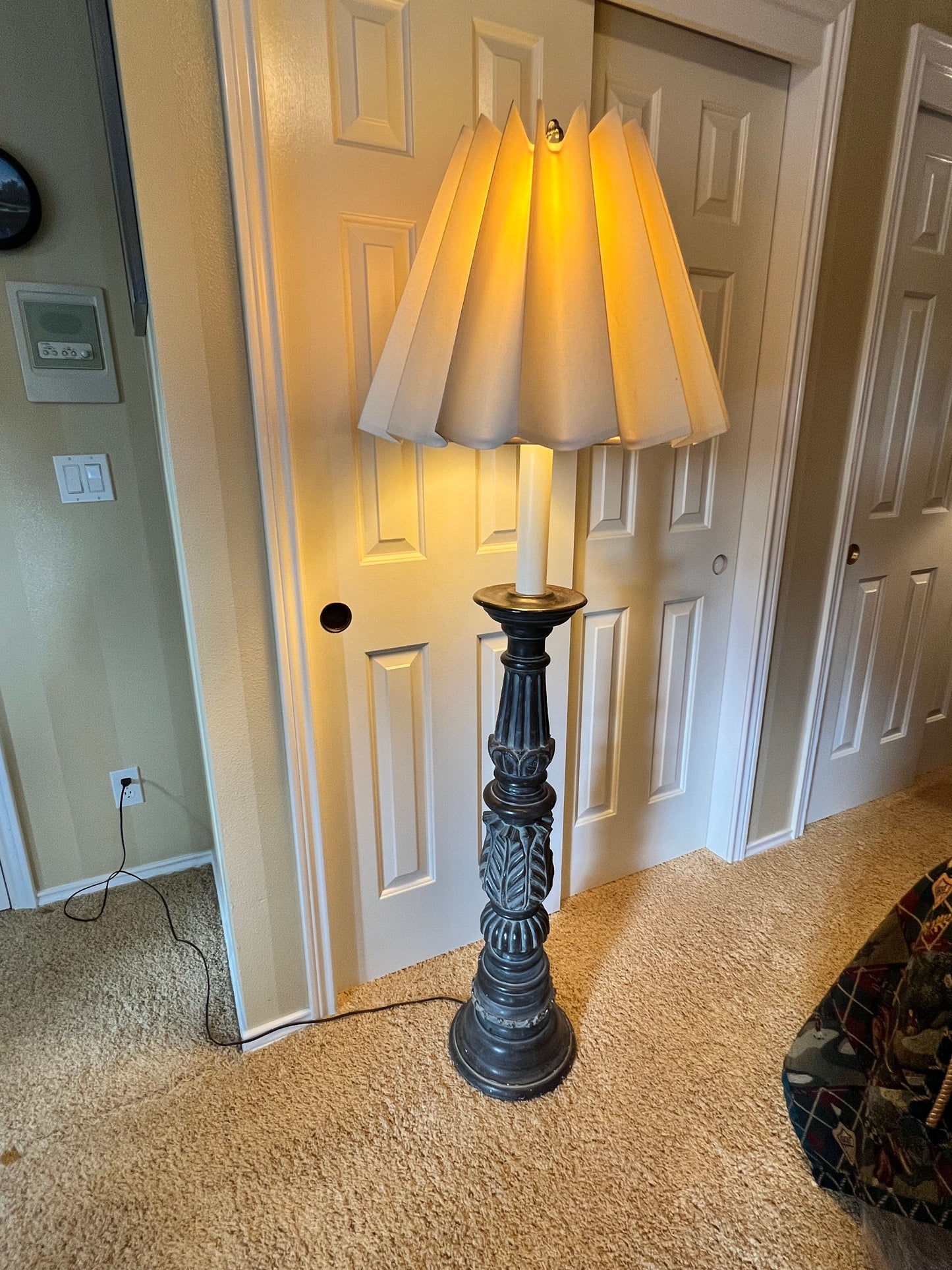 Traditional Acanthus Carved Column Floor Lamp PD138-26