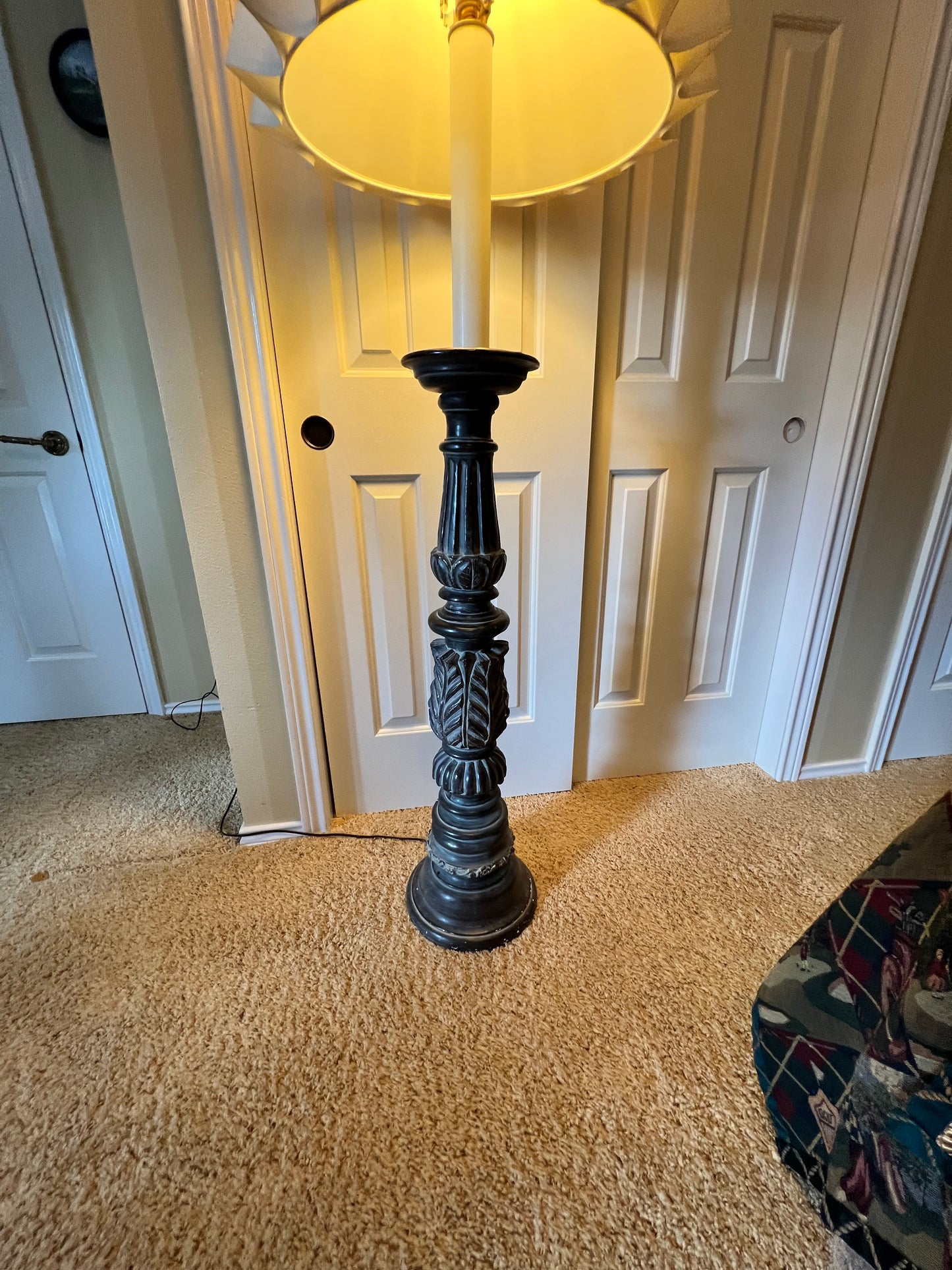 Traditional Acanthus Carved Column Floor Lamp PD138-26